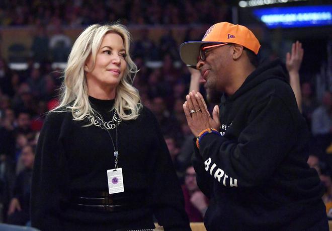 队记:珍妮在NBA圈子里广受喜爱 她是老板中最友善的人之一