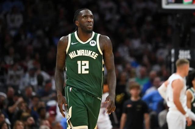 官方:雄鹿前锋普林斯接受颈椎间盘突出手术,将无限期缺阵