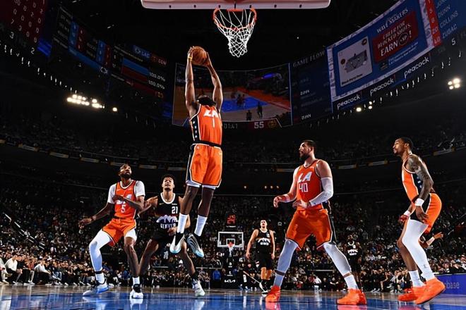 快船主教练:每场比赛对手都会重点盯防哈登,我认为他表现不错