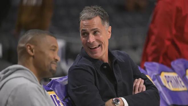 NBA内部人士要求40岁詹姆斯主动降薪,助湖人打造三巨头竞争冠军