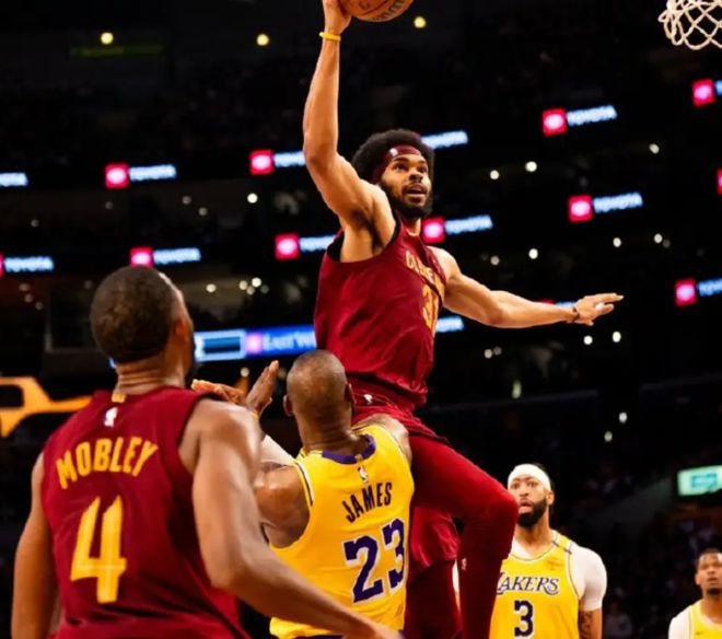 大胜51分!29分逆转!4-0横扫晋级,却成NBA公敌,你们不配拿冠军