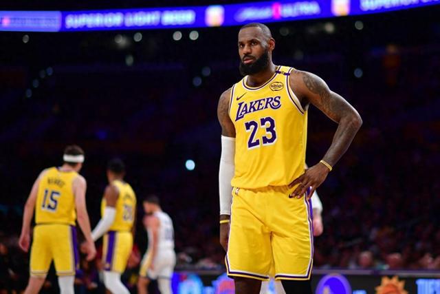 NBA业内人士:詹姆斯应接受底薪,助湖人招揽另一位球星组三巨头