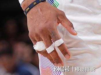 顶着骨折打完季后赛,从来没有以此为借口,这就是威少的人格魅力