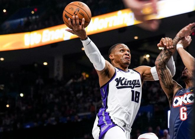 威少7分10板6助,亚历山大连续88场20+超越威少!威少该考虑离开