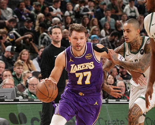 湖人119-95雄鹿！无解的不是赢球，是东契奇赛后谈起詹姆斯...