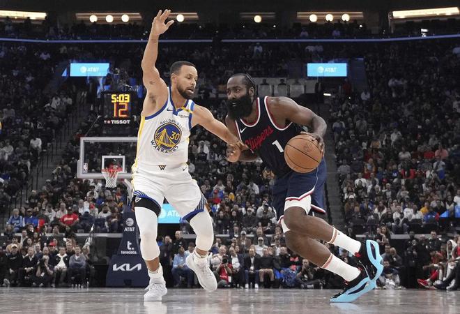 从5000万顶薪,到300万底薪!NBA退步最快巨星,你确实该退役了