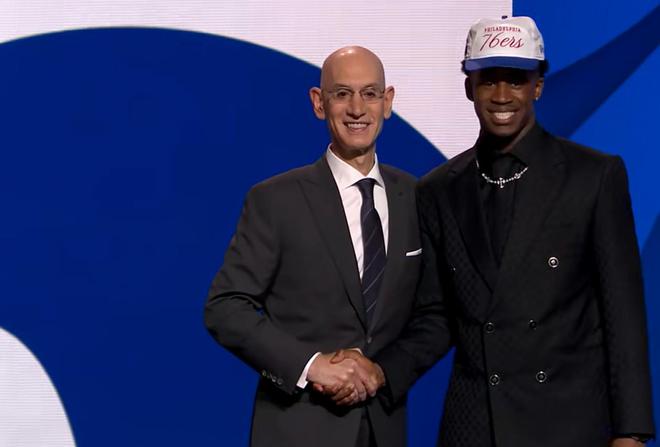 2025NBA选秀大会:76人用探花签选中贝勒大学后卫VJ-埃奇库姆