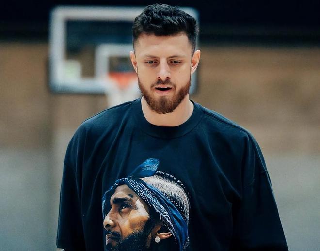 字母哥轰41+15+9仍无缘今日最佳！对不起，你碰到创纪录的哈滕了...