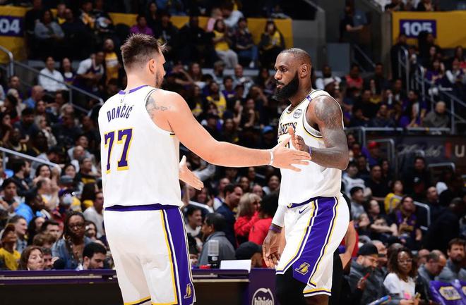  爆冷1-4出局！成NBA最大偽強隊，離冠軍越來越遠！四巨頭該散伙了