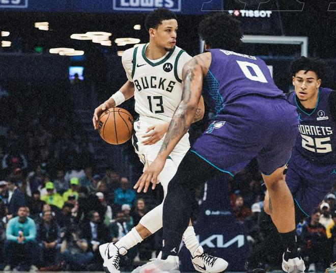 特納全能無奈庫茲馬12中3，塞克斯頓16+8，黃蜂掀翻雄鹿終結(jié)3連敗...