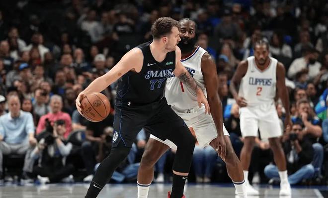 從4700萬頂薪到300萬底薪!NBA退步最快球星,你英雄無用武之地了