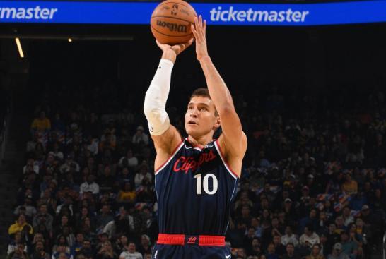 又一次打出了災(zāi)難級別的表現(xiàn)，快船后場大將仍未擺脫傷病的陰影？