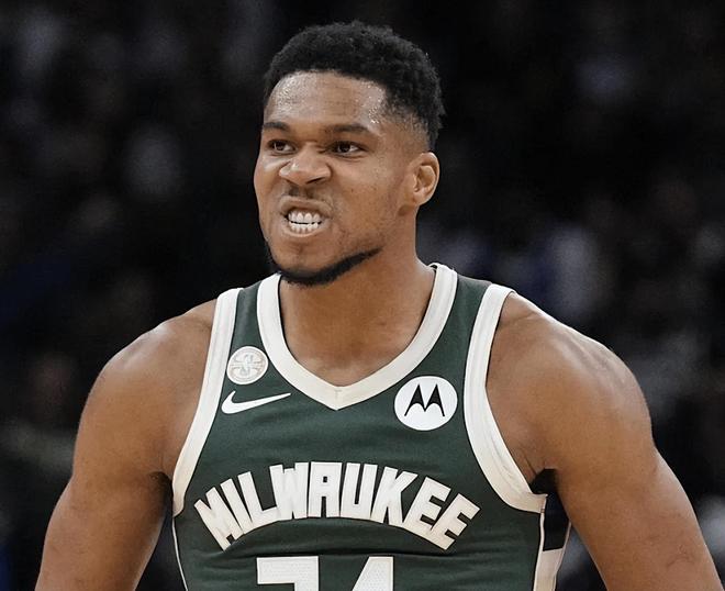 33分13板5助!压哨绝杀!字母哥天神下凡,约基奇的纪录保不住了