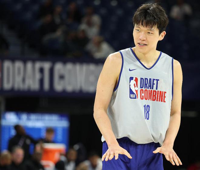 不要杨瀚森了?美媒报道篮网正在积极向上交易选秀权!