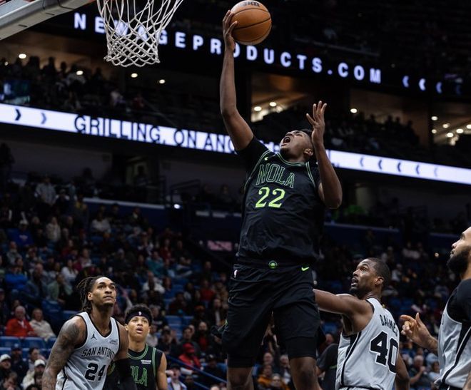 拒絕25分大逆轉(zhuǎn)！馬刺7人上雙驚險贏球，新星33+10+10狂刷紀(jì)錄