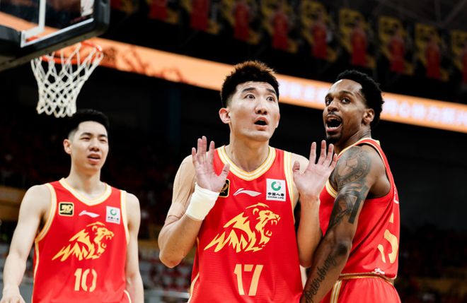 孫銘徽15中2季后賽最差表現(xiàn)：三分9中0+情緒失控吃T 又犯渾成敗因