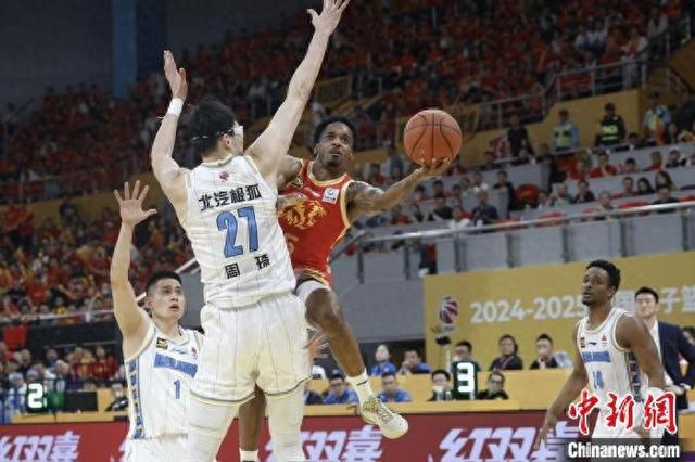广厦迎队史CBA总决赛首胜 大比分追平北京