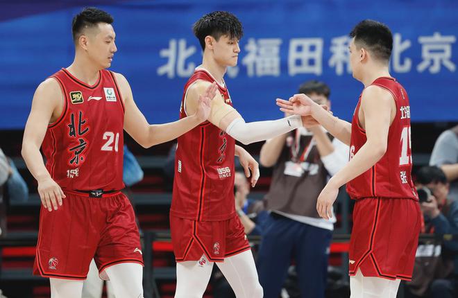 周琦26+13超级两双创3纪录，直呼带不动，北京北汽3人成罪人