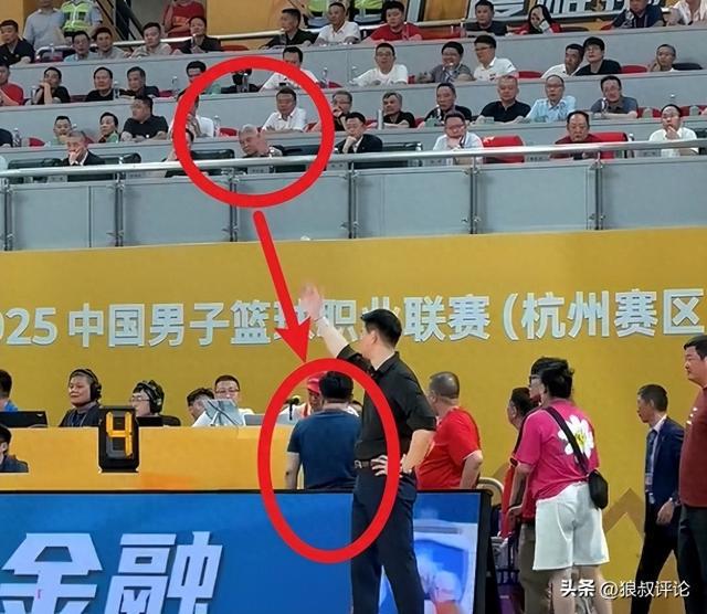 錯(cuò)失創(chuàng)造隊(duì)史首冠！廣廈老板沖向技術(shù)臺暴怒不滿 徐濟(jì)成示意冷靜
