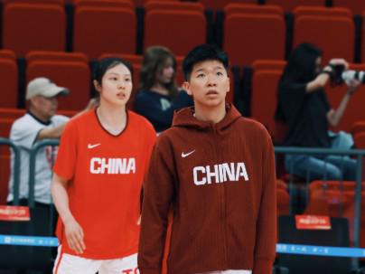 中国女篮今晚热身赛名单调整，黄思静和杨力维有望出战