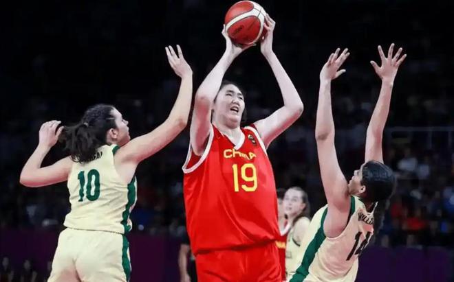 3戰(zhàn)轟54分22板+70%命中率 張子宇2米26身高無解 日本主帥被打破防