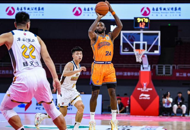 上海男篮23分大胜！淘汰香港金牛，张镇麟6分6篮板，弗格19分