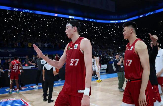 全場2分+正負值最低！600萬先生繼續擺爛，許利民可用一人替他