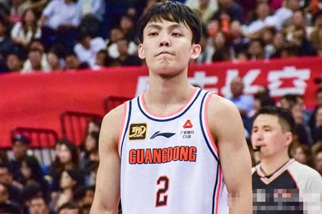 徐杰砍23+6人氣爆棚，杜鋒賽后點名發言太搞笑，廣東沖冠穩了