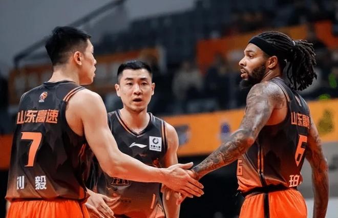 山東淘汰青島！克里斯轟28分，高詩巖殺死比賽，謝智杰防守極佳！