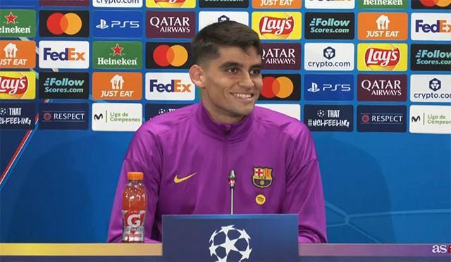 每體：巴薩讓馬丁替換德容出席發(fā)布會，以肯定前者的出色表現(xiàn)