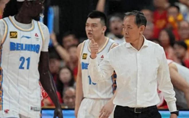 曾凡博去處基本確定，北京男籃為其提供大合同，球隊(duì)三大隱患明顯