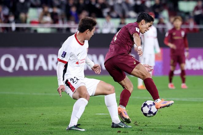 致命送點(diǎn)+被過(guò)如木樁 28歲蓉城中衛(wèi)亞冠失誤已送4球 球迷：快送走