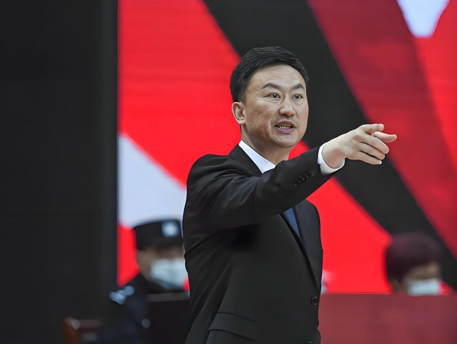 發(fā)生內(nèi)訌？劉維偉痛批青島隊(duì)1人：帶情緒打球，就不該讓他上場(chǎng)