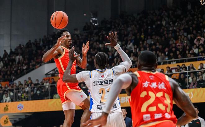 拼命砍21分，CBA悍將還能留嗎？惜敗廣廈，許利民給了太多機會