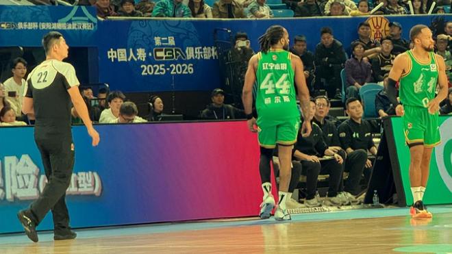 遼籃三外援分享同一張合照，誰(shuí)先離隊(duì)？杯賽一勝兩負(fù)，該換外援了