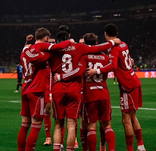 足壇悲喜夜！國米遇爭議點(diǎn)球絕殺，拜仁巴薩皆逆轉(zhuǎn)，切爾西又翻車