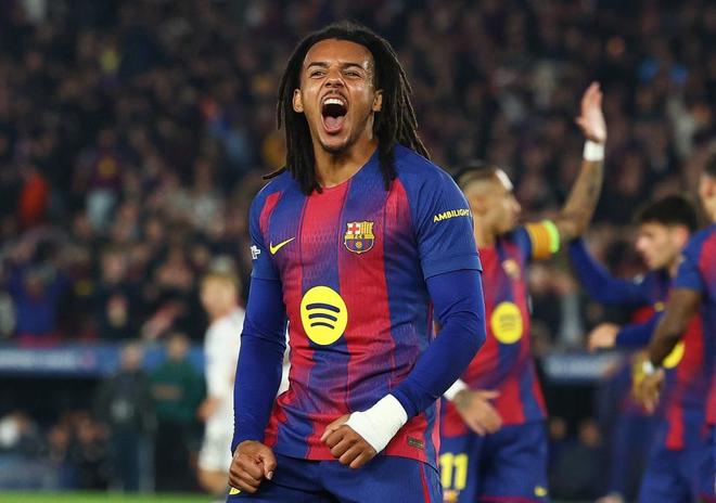 歐冠瘋狂夜：后衛(wèi)3分鐘梅開二度，巴薩逆轉(zhuǎn)密碼藏不住了