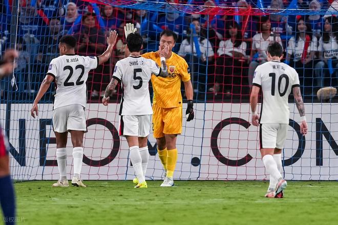 恭喜邵佳一！國足喜添一位新門神，一己之力征服一群外國主力球員