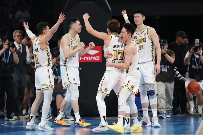 CBA揭幕戰(zhàn)時(shí)間已定！CCTV5直播，2大強(qiáng)隊(duì)展開巔峰對(duì)決