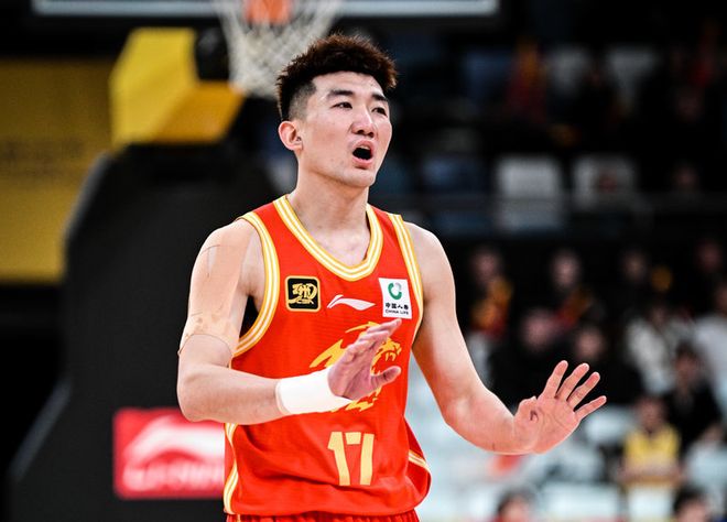 里程碑！孙铭徽总助攻超胡雪峰升历史第4 下一位追赶郭艾伦