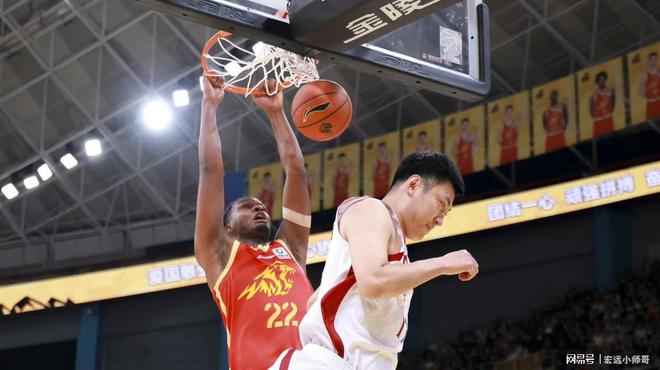 不是巴里布朗也不是塔克，浙江广厦之所以能赢，其实这人才是关键