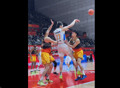 炸裂！40+14+11！北京队三巨头正式合体