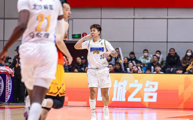 北京组U30阵容参加潜力赛遭杨毅讥讽 篮协订奇葩规则竟为节约路费