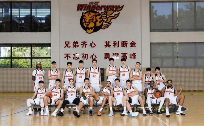 拒绝爆冷，广东队5分险胜同曦！郭昊文空砍42+6+8，萨姆纳立大功