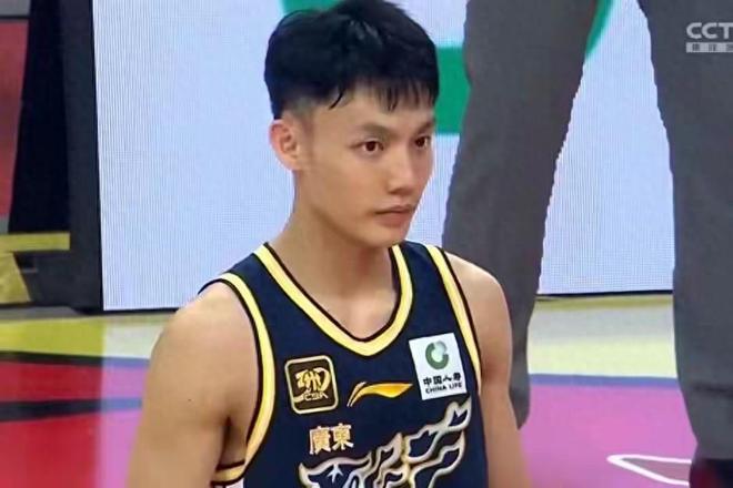 广东首战惊现“三大隐忧” 徐杰缝三针坚韧护队 18岁新星初绽锋芒