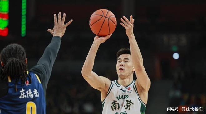 27投狂轰42分8助6板！男篮00后天才杀疯了：他还真有望冲击NBA？