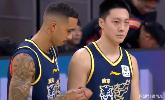 召回徐昕+放弃焦泊乔！广东队被逼重建内线群，杜锋险些惨遭绝杀