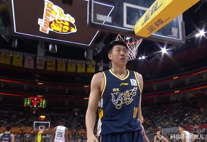 杜锋赌错了！广东队内线狂输同曦男篮，朱芳雨有望追求沈梓捷？