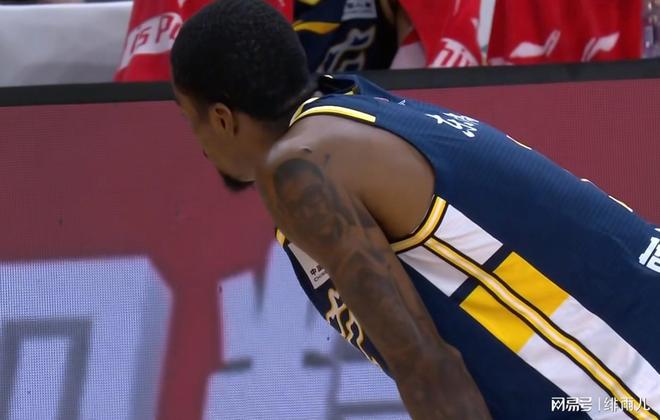 还不如徐昕？广东“新内线”惨遭同曦蹂躏，朱芳雨补强宣告失败！