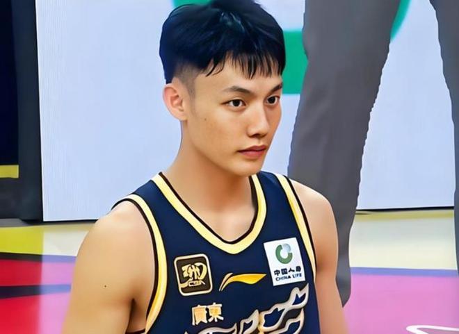 徐杰眉骨受伤，缝了3针；郭昊文42分有望入选国家队